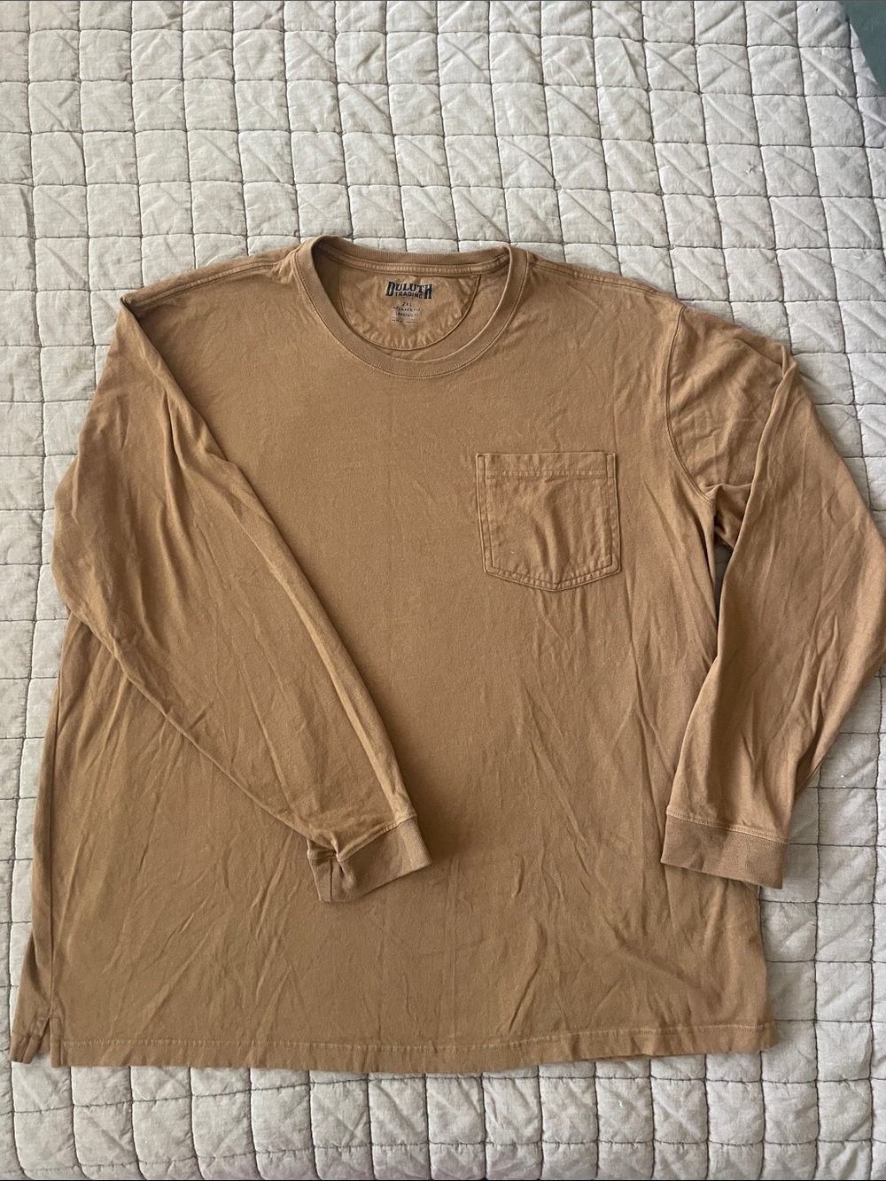 Duluth Trading Co Men’s Long Sleeve Pocket Tee — Tan Brown
